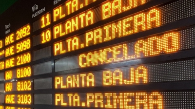 Imaxe de arquivo dun panel de horarios de trens (EUROPAPRESS)