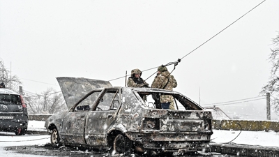 Imaxe de militares ucraínos tras un ataque con misiles por parte do Exército de Rusia contra Zaporiyia (EuropaPress / Dmytro Smolienko)