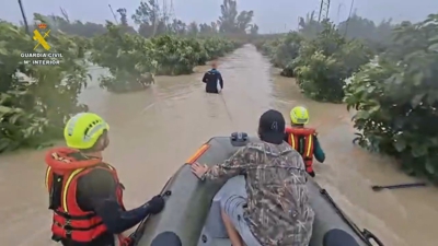 Imaxe da intervención dos servizos de rescate en zonas asolagadas en Xerez