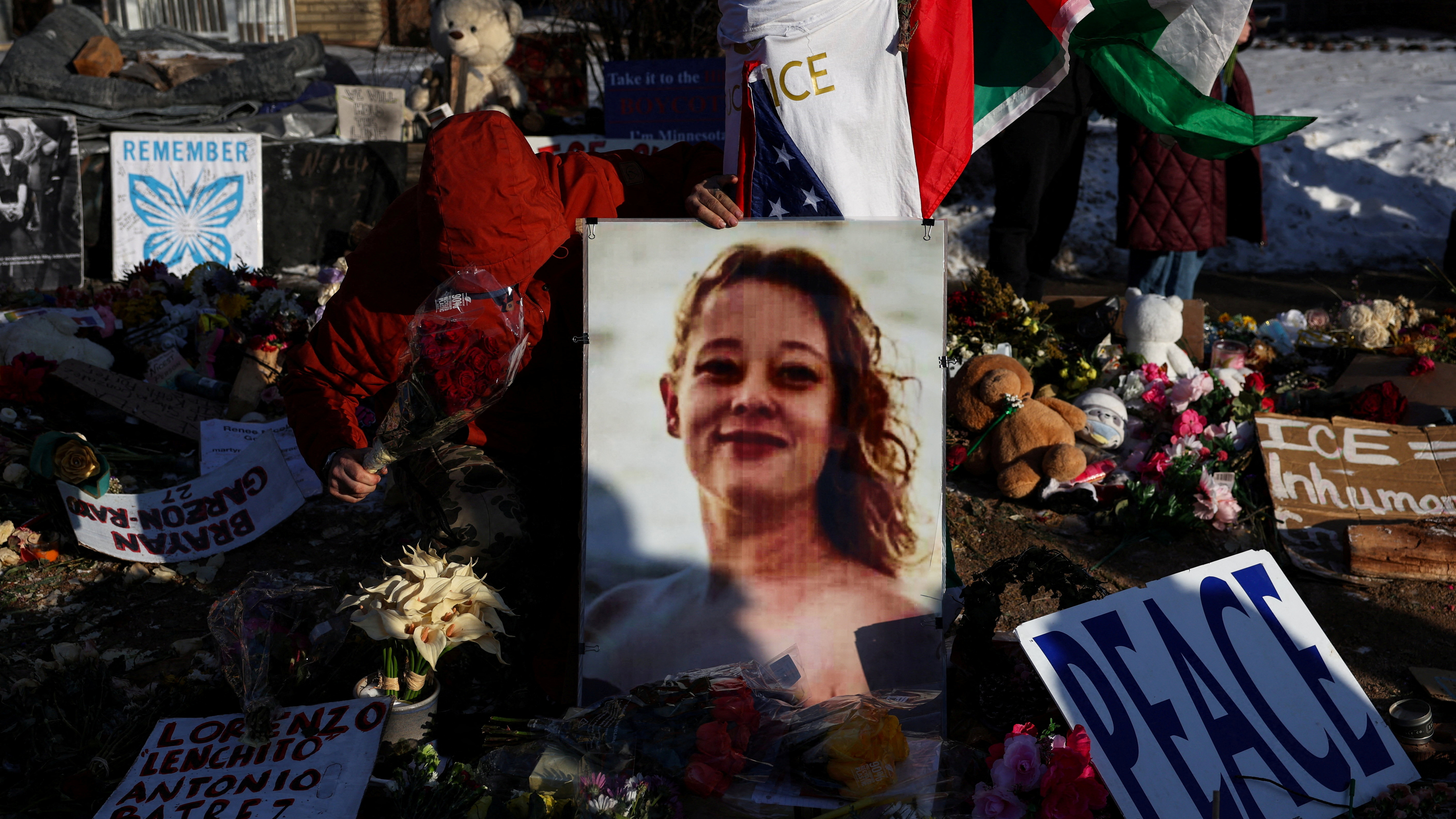 Homenaxe a Renee Nicole, unha das vítimas dos axentes de inmigración dos EUA. REUTERS/Shannon Stapleton