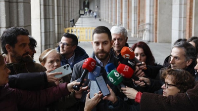 O secretario xeral de SEMAF, Diego Martín, atende os medios no complexo de Novos Ministerios, este venres en Madrid (EFE/ Javier Lizon)