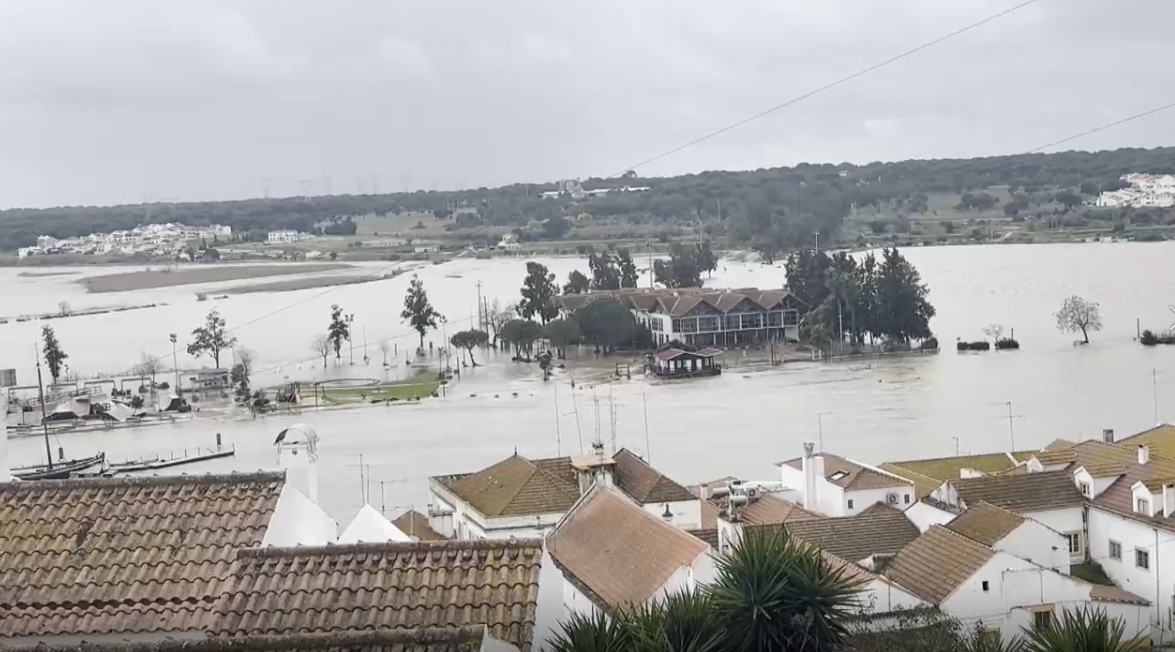 O rio Sado, no Alentexo, este venres. Imaxe: EFE/Susana Samhan