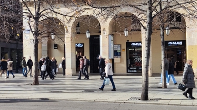 Xente polo paseo da Independencia en Zaragoza. EUROPA PRESS