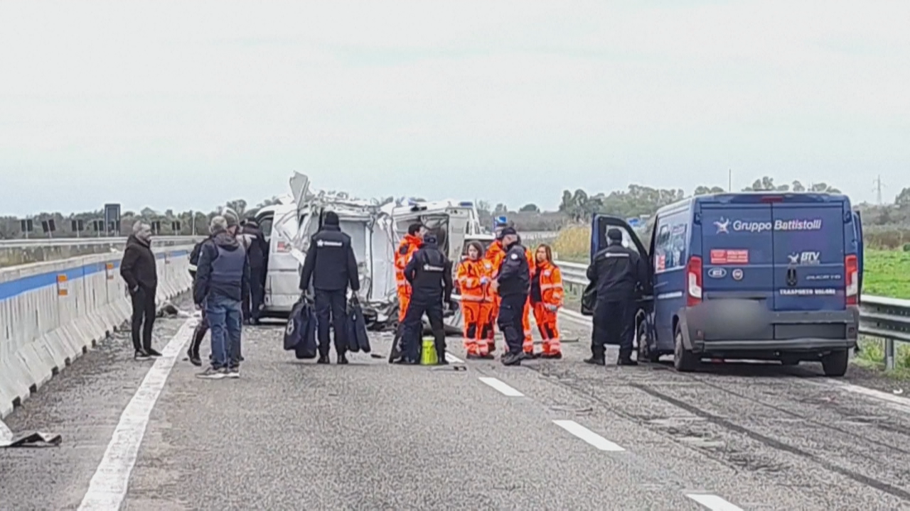 Os Carabinieri frustraron o roubo e detiveron dous asaltantes dun grupo vinculado á mafia que trafica con drogas e armas na zona