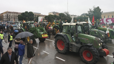 Tractores no centro de Madrid (EFE/Kiko Huesca). Imaxe en directo: Reuters