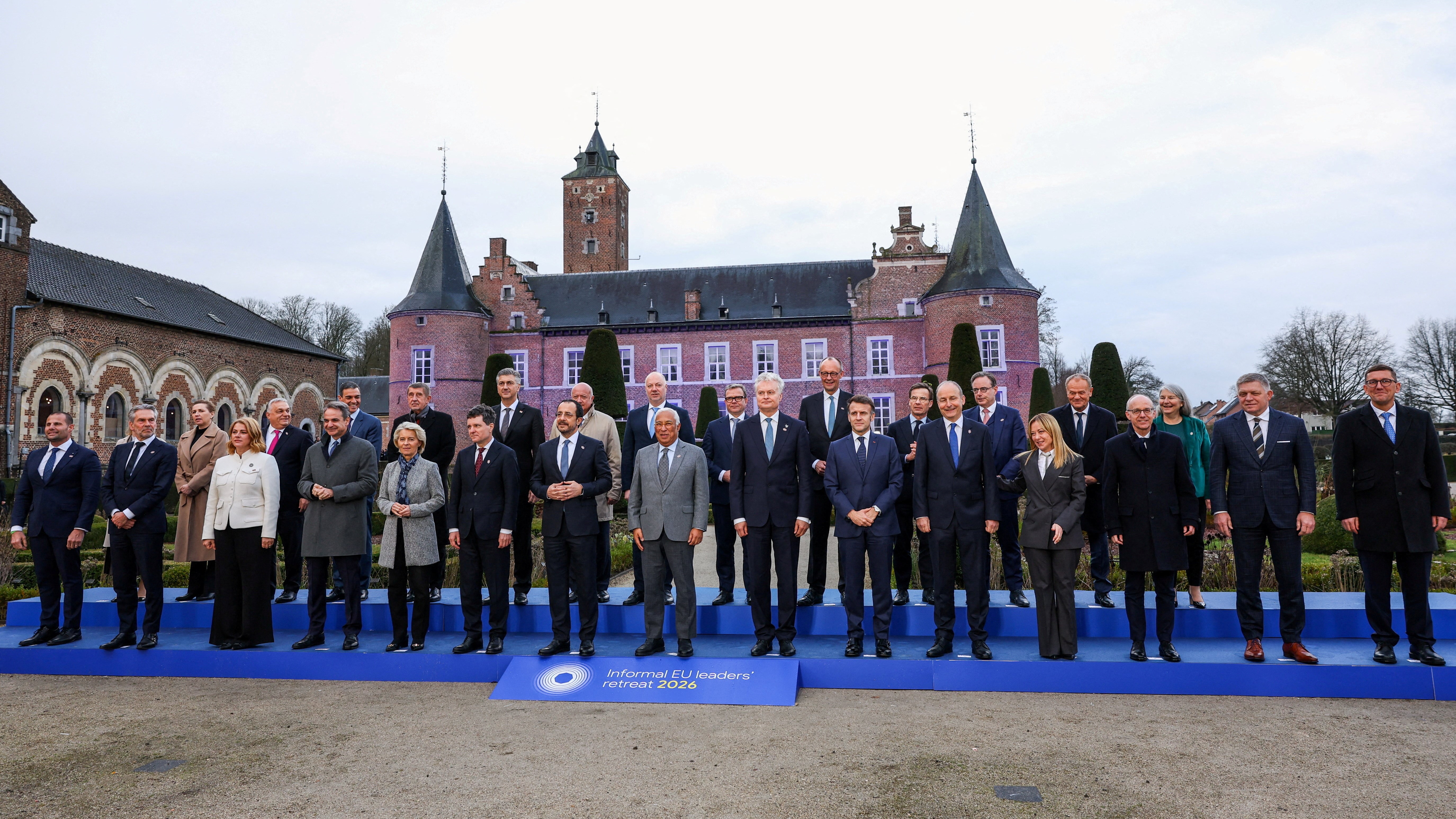 Foto de familia dos líderes europeos no cumio de Bélxica deste xoves (REUTERS/Murad Sezer)