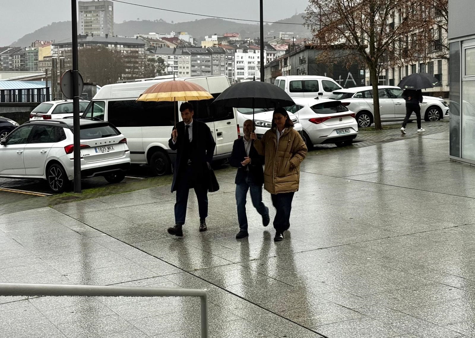 O rexedor ás portas do xulgado. Europa Press.