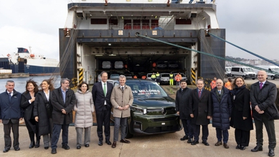 Acto de embarque do automóbil número 15 millóns no Porto de Vigo  (EFE/ Salvador Sas)