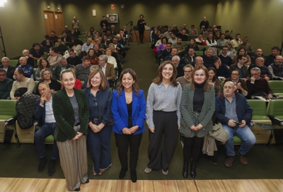 As conselleiras do Medio Ambiente e do Mar reuníronse con alcaldes de concellos costeiros e con axentes do sector mar-industria. EFE/Xoán Rey