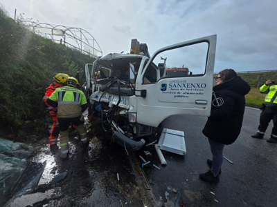 Camión municipal accidentado. Concello de Sanxenxo.