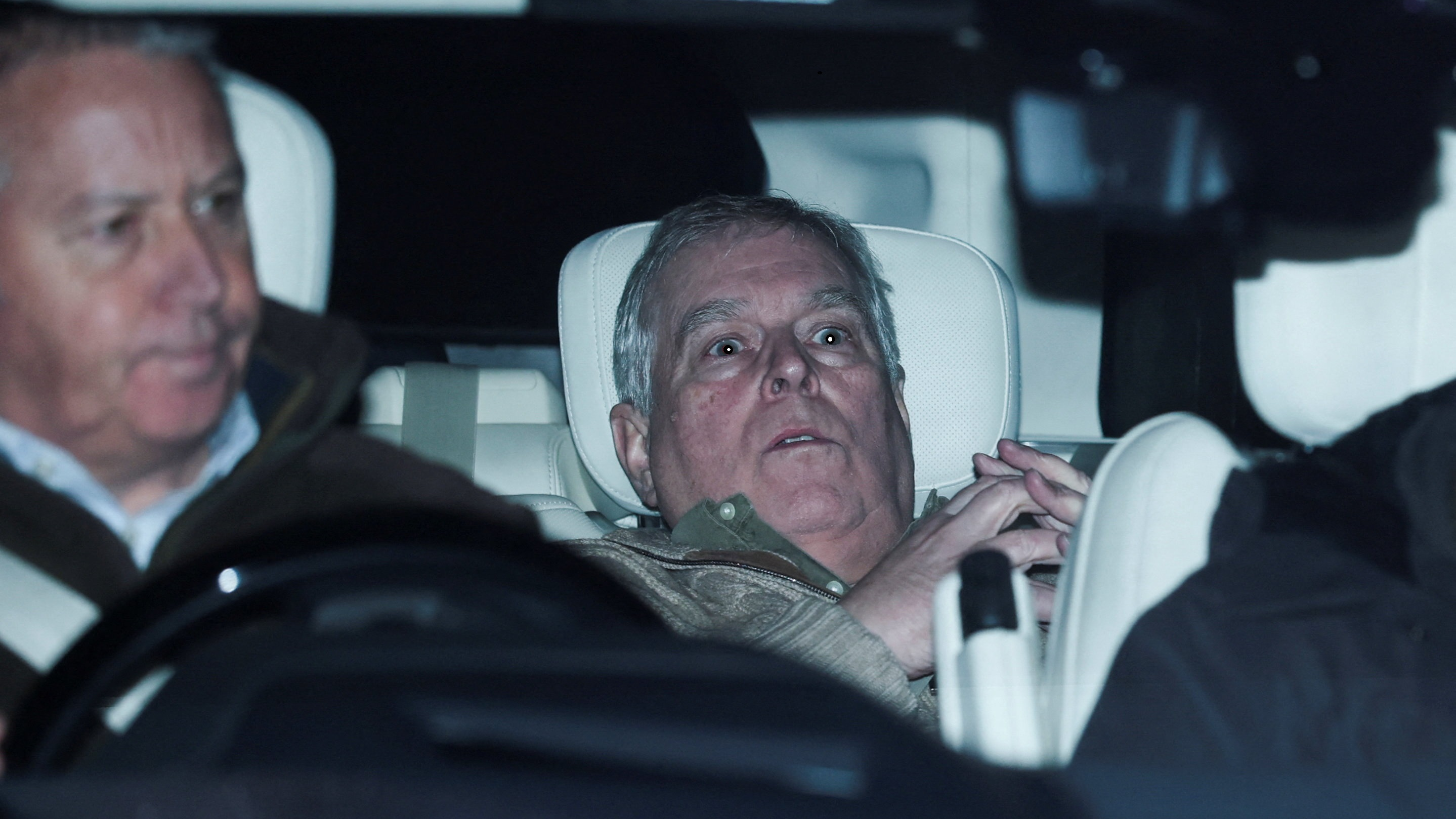 O expríncipe André á súa saída da comisaría (Reuters/Phil Noble)