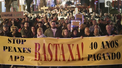 Participantes na manifestación de Vigo pedindo a eliminación das peaxes na AP-9 (Adrián Irago, Europa Press)