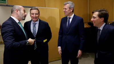 Alfonso Rueda conversa co presidente do Senado, Pedro Rollán, Álvaro Nieto, director de 