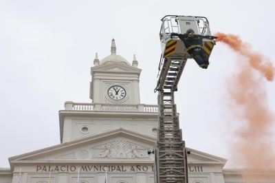 Protesta dos bombeiros de Ferrol para denunciar a precariedade do parque. EFE/ Kiko Delgado.
