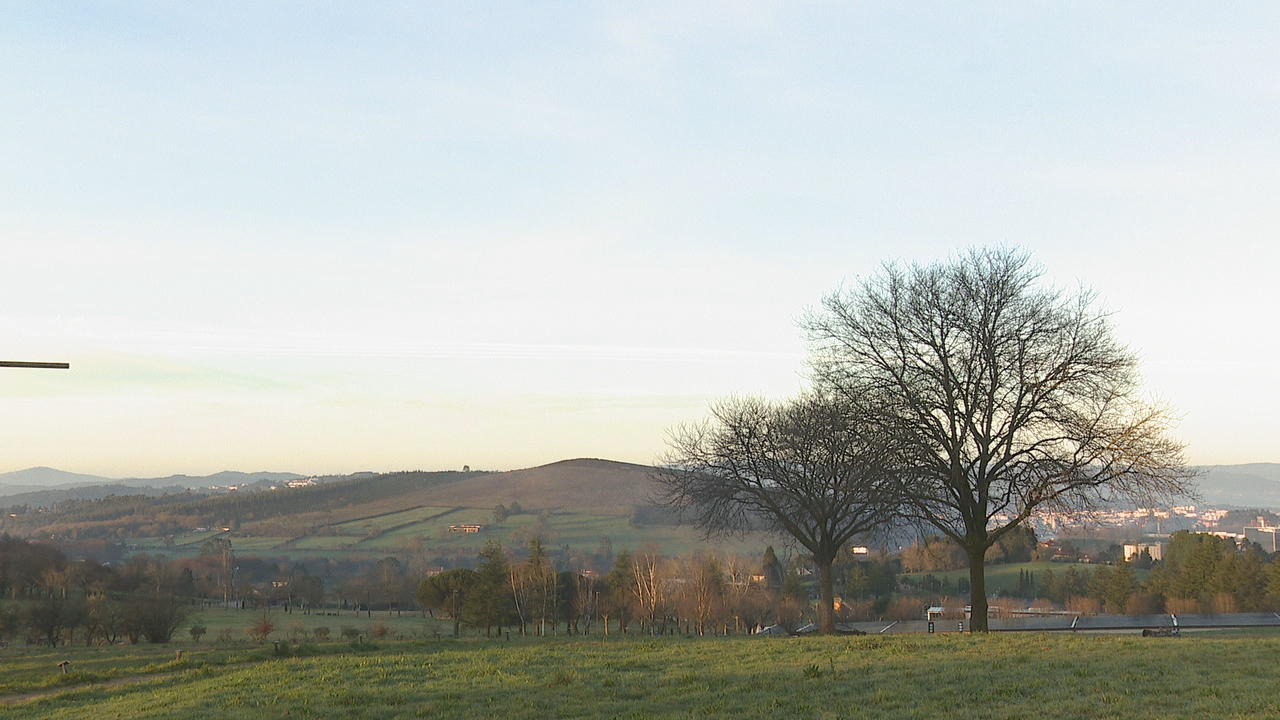 Así amanecía está sábado no Monte do Gozo en Santiago