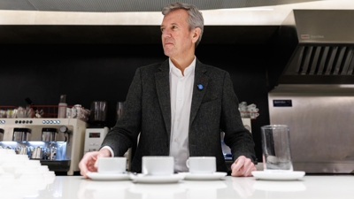 Alfonso Rueda durante a grabación dun vídeo institucional sobre a lei de protección da sáude persoas menores