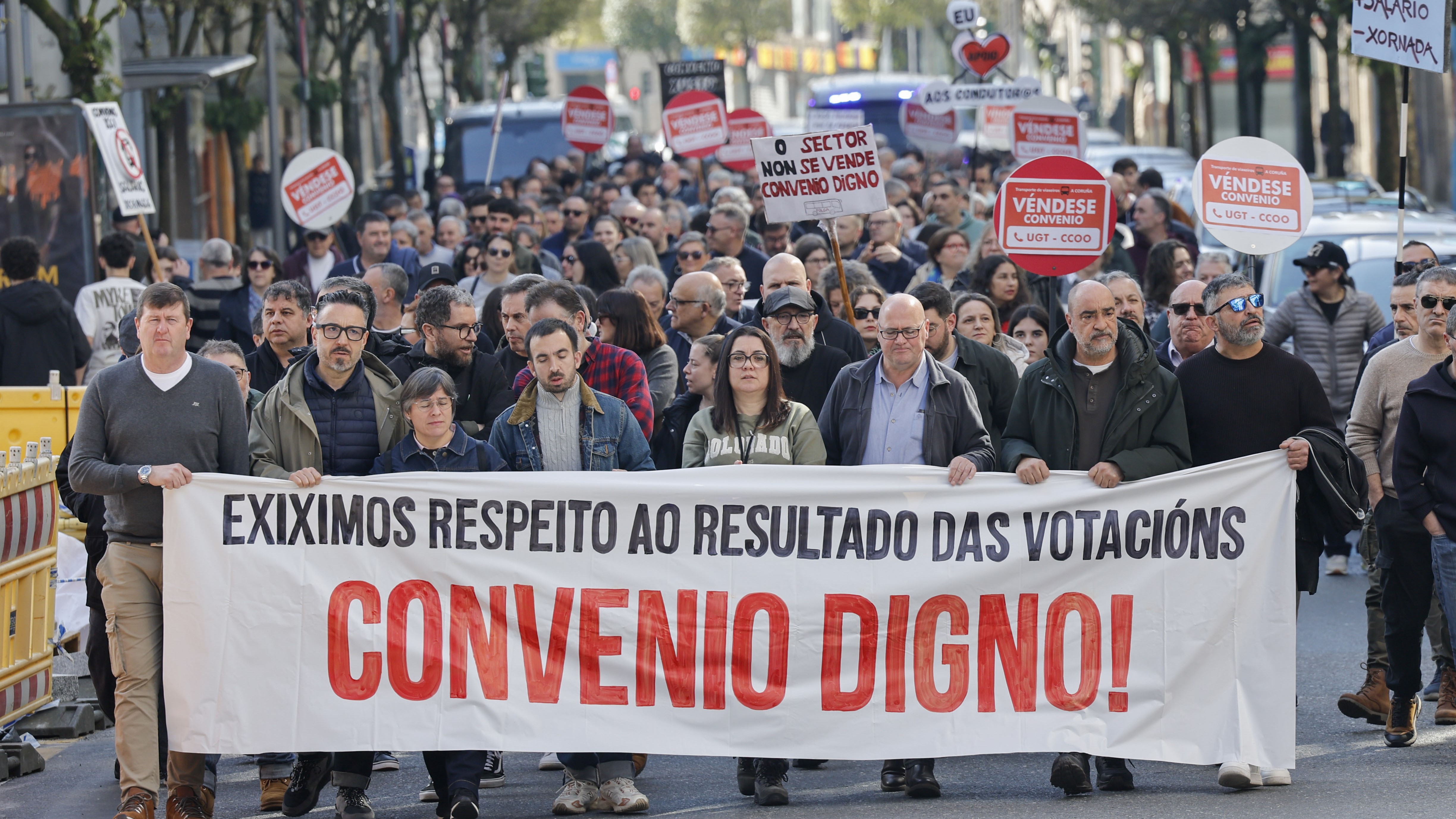 Manifestación polas rúas de Santiago. EFE/Lavandeira jr
