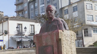 Imaxe do busto de Fraga en Vilalba despois