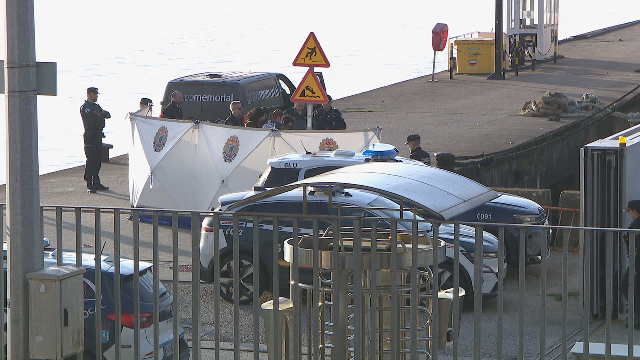 O corpo apareceu entre a zona de Beiramar e O Berbés (TVG)
