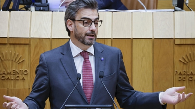 Diego Calvo, durante a súa intervención este martes no Parlamento de Galicia (EFE/Lavandeira jr)