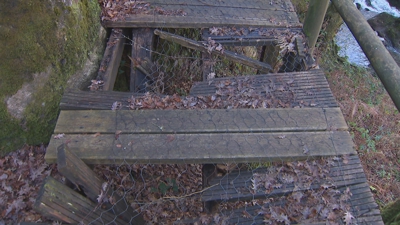 A comunidade de montes de Orbazai sopesa cortar o paso nas pasarelas en peor estado