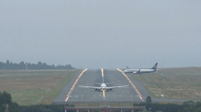 Pista do aeroporto de Santiago-Rosalía de Castro.