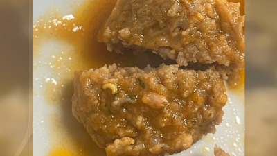 Imaxe dunha larva na hamburguesa dun usuario da residencia