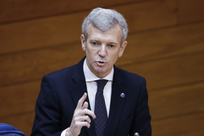 O presidente da Xunta, Alfonso Rueda, responde as preguntas dos grupos durante o pleno do Parlamento este mércores (EFE/Lavandeira jr)