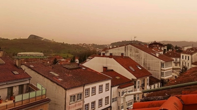 Calixe de po sahariano sobre a cidade de Santiago. Arquivo. Europa Press