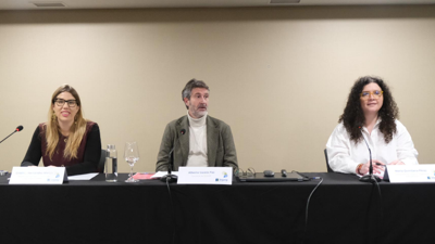 O presidente da Fegamp, Alberto Varela; a directora general de Igualdad de la Xunta, María Quintiana e a directora xeral do Instituto das Mulleres do Ministerio de Igualdade, Cristina Hernández