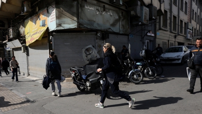 A xente corre a refuxiarse tras unha explosión en Teherán. Majid Asgaripour/WANA vía REUTERS