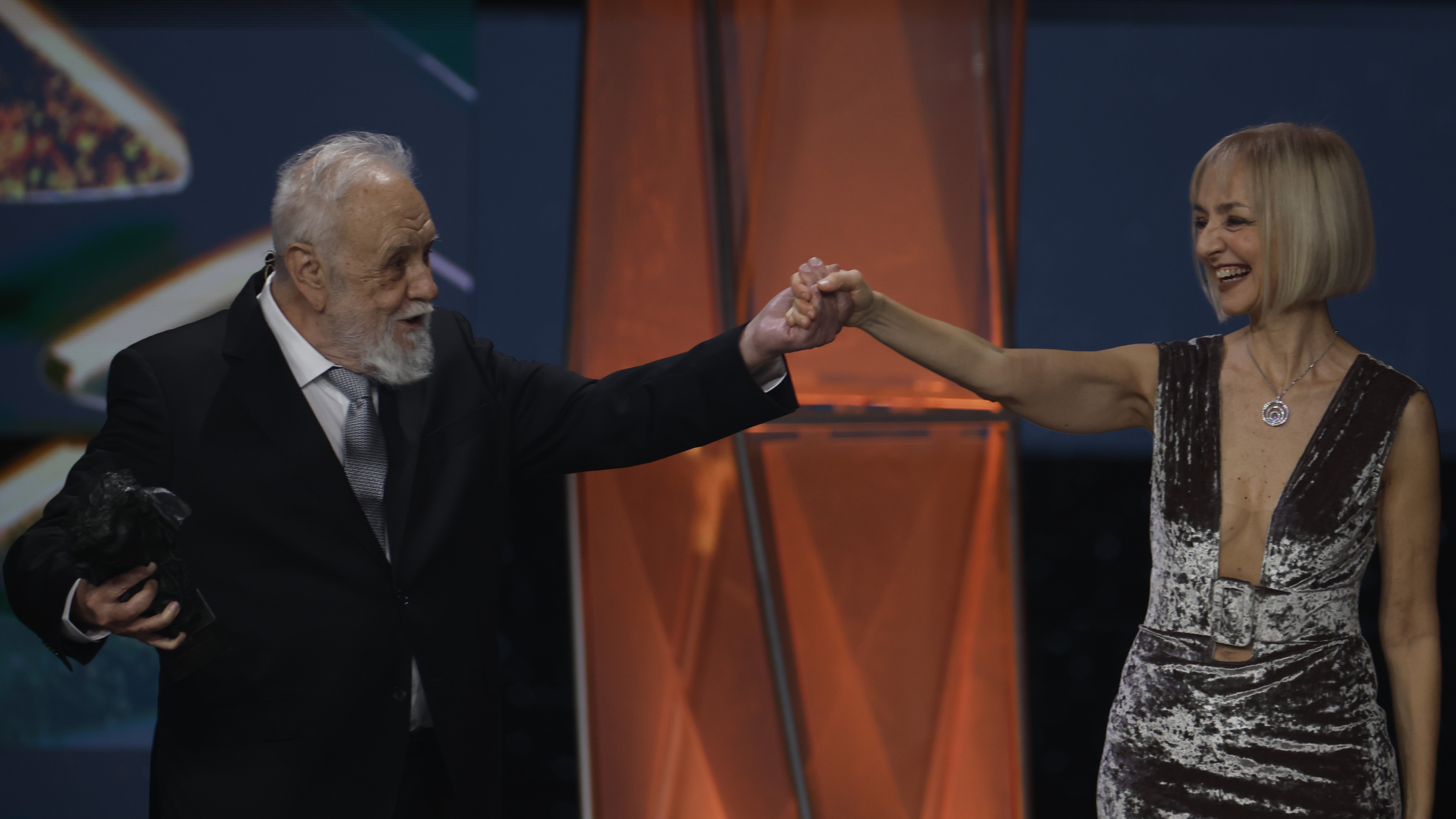 Gonzalo Suárez coa actriz María de Medeiros. EFE/Alberto Estévez.