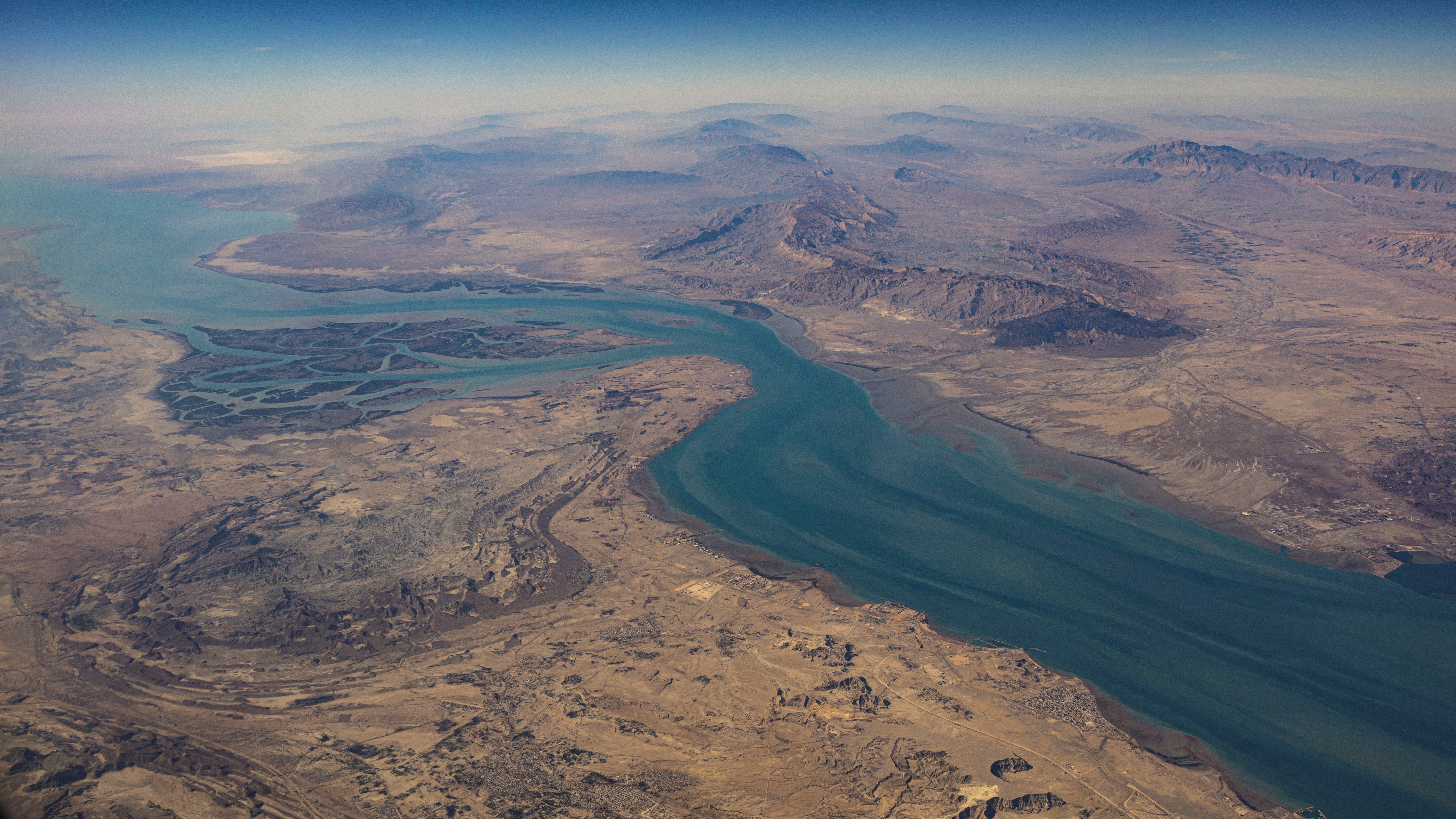 Vista aérea do estreito de Ormuz nunha imaxe de arquivo. REUTERS
