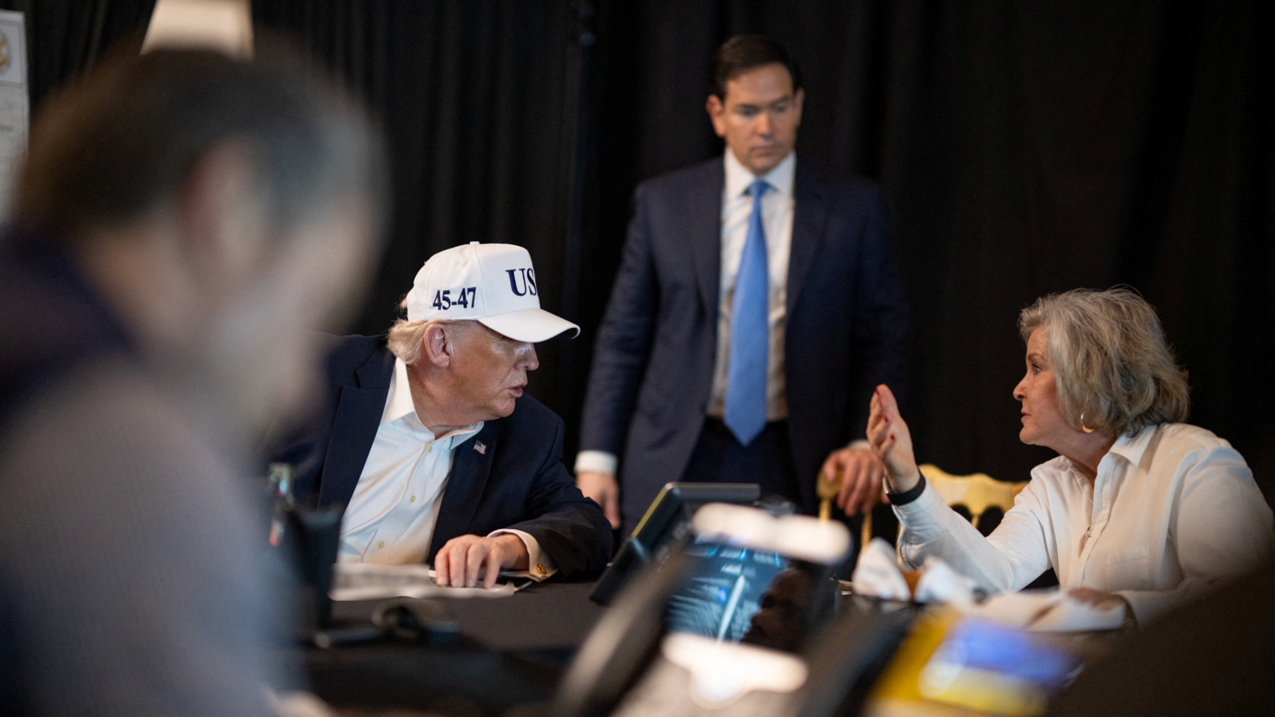 Trump en Mar-a-Lago durante a ofensiva contra Irán. A Casa Branca/REUTERS