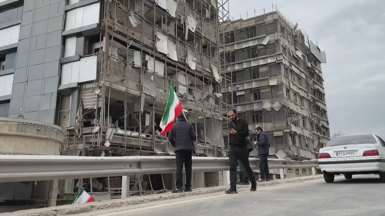 Fachada do Hospital Gandhi de Teherán, Irán, tras os ataques dos EUA e de Israel este domingo (Reuters)