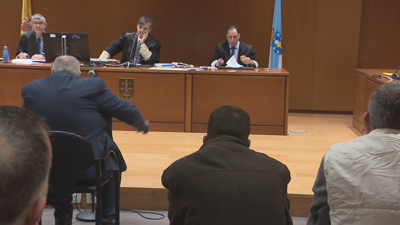 Na imaxe, momento da declaracion da vítima, ante a ollada dos seus fillos, acusados de intentar matalo