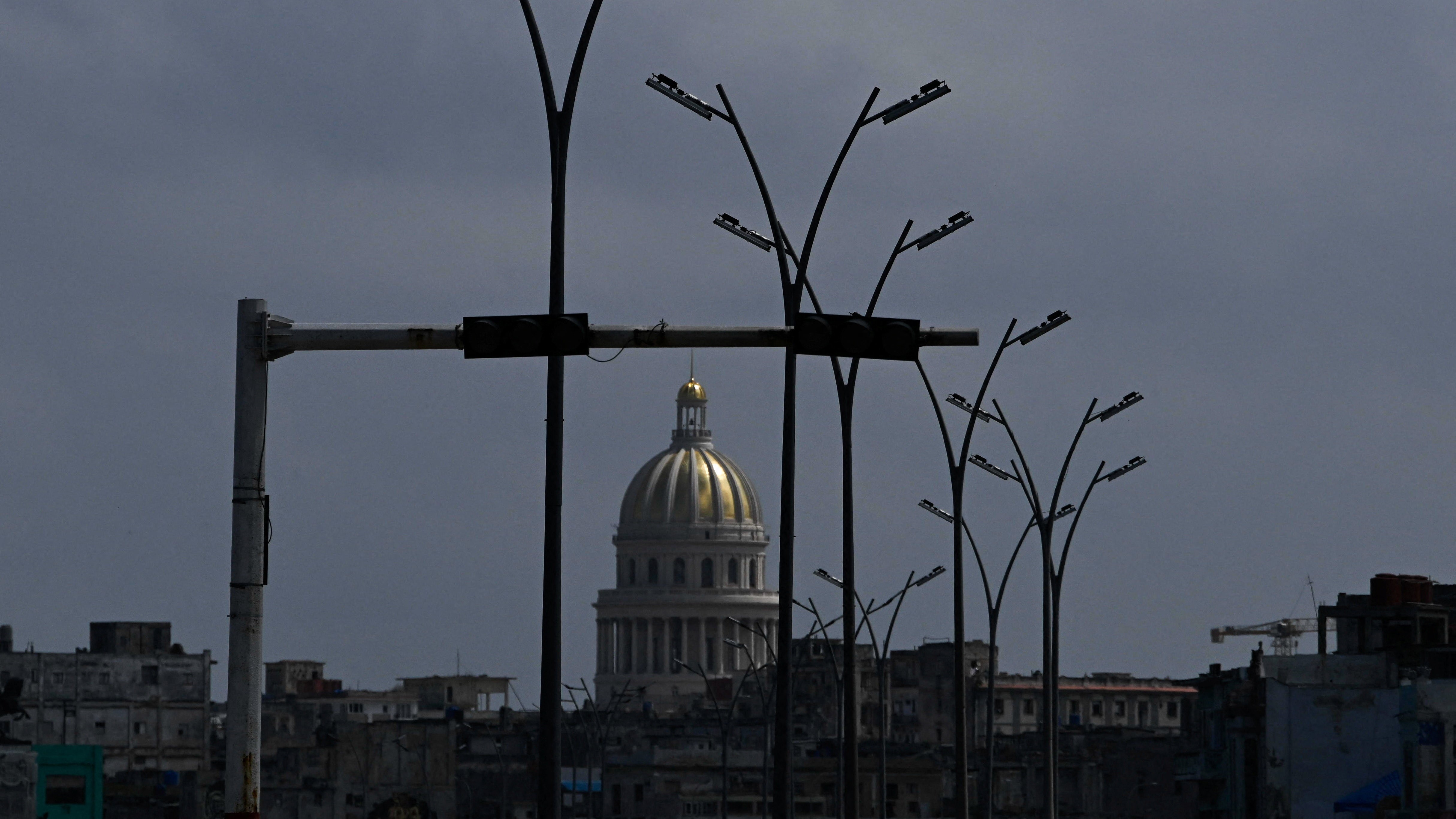 Imaxe da Habana ás escuras, este mércores.( Reuters/Norlys Perez)
