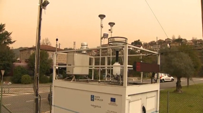 IMAXE: Medidor da calidade do aire de Meteogalicia (TVG) / DIRECTO: Cámara web da CSAG con movemento de 180º situada na azotea do hotel Bahía de Vigo