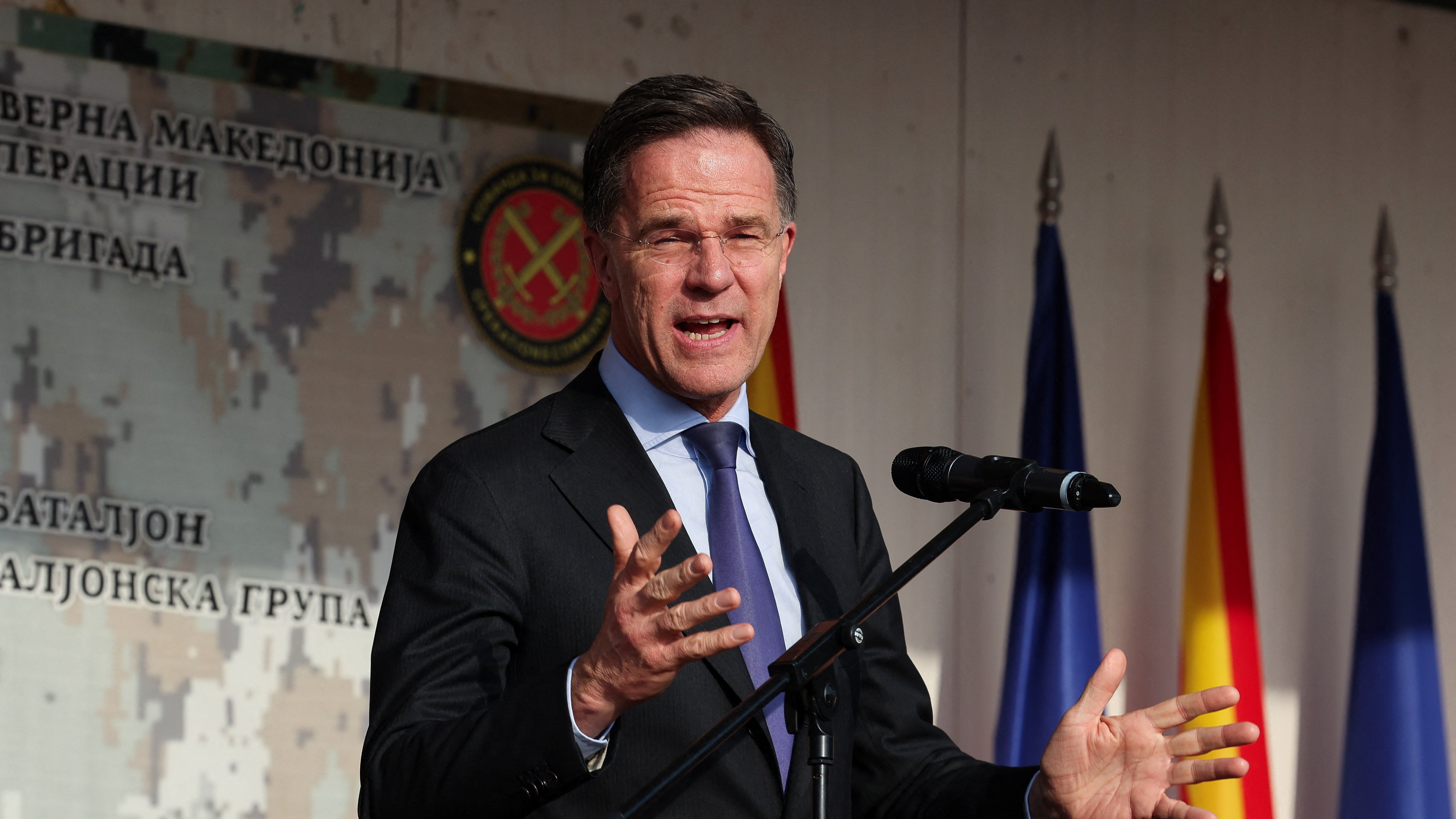 O secretario xeral da OTAN, Mark Rutte, fala durante unha visita ao cuartel Ilinden do Exército de Macedonia do Norte en Skopje, Macedonia do Norte, o 3 de marzo de 2026. REUTERS/Ognen Teofilovski.