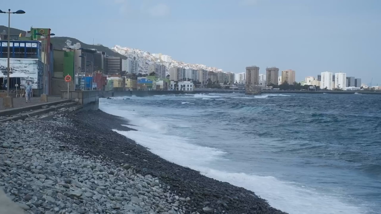 A policía percorreu as praias de San Cristóbal na procura de pistas (Efe)