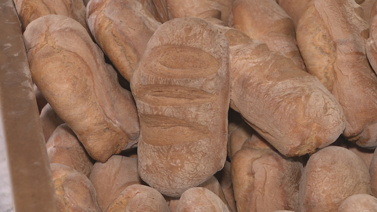 Pezas de pan elaboradas nunha panadería de Ousá