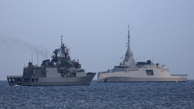 Fragatas gregas preto do porto de Limassol, en Chipre (REUTERS/Yiannis Kourtoglou)