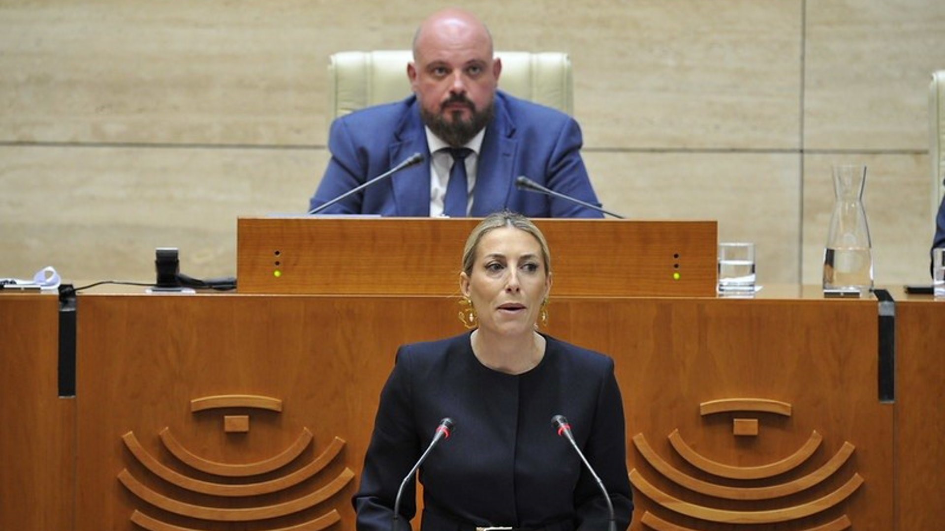 A candidata a reelección, María Guardiola, na terceira sesión do debate de investidura (Europa Press)