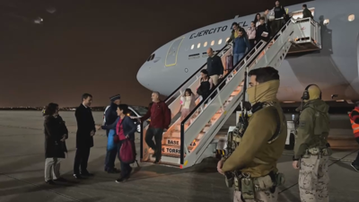 É o segundo continxente de españois que regresan despois do comezo da guerra