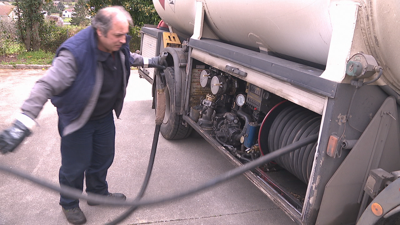 Os traballadores da repartición de gasóleo C traballan a marchas forzadas