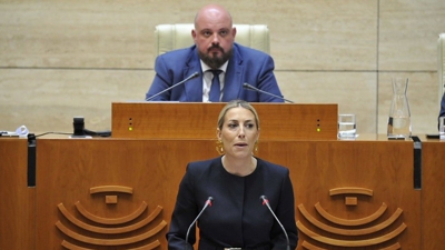 A candidata a reelección, María Guardiola, na terceira sesión do debate de investidura (Europa Press)