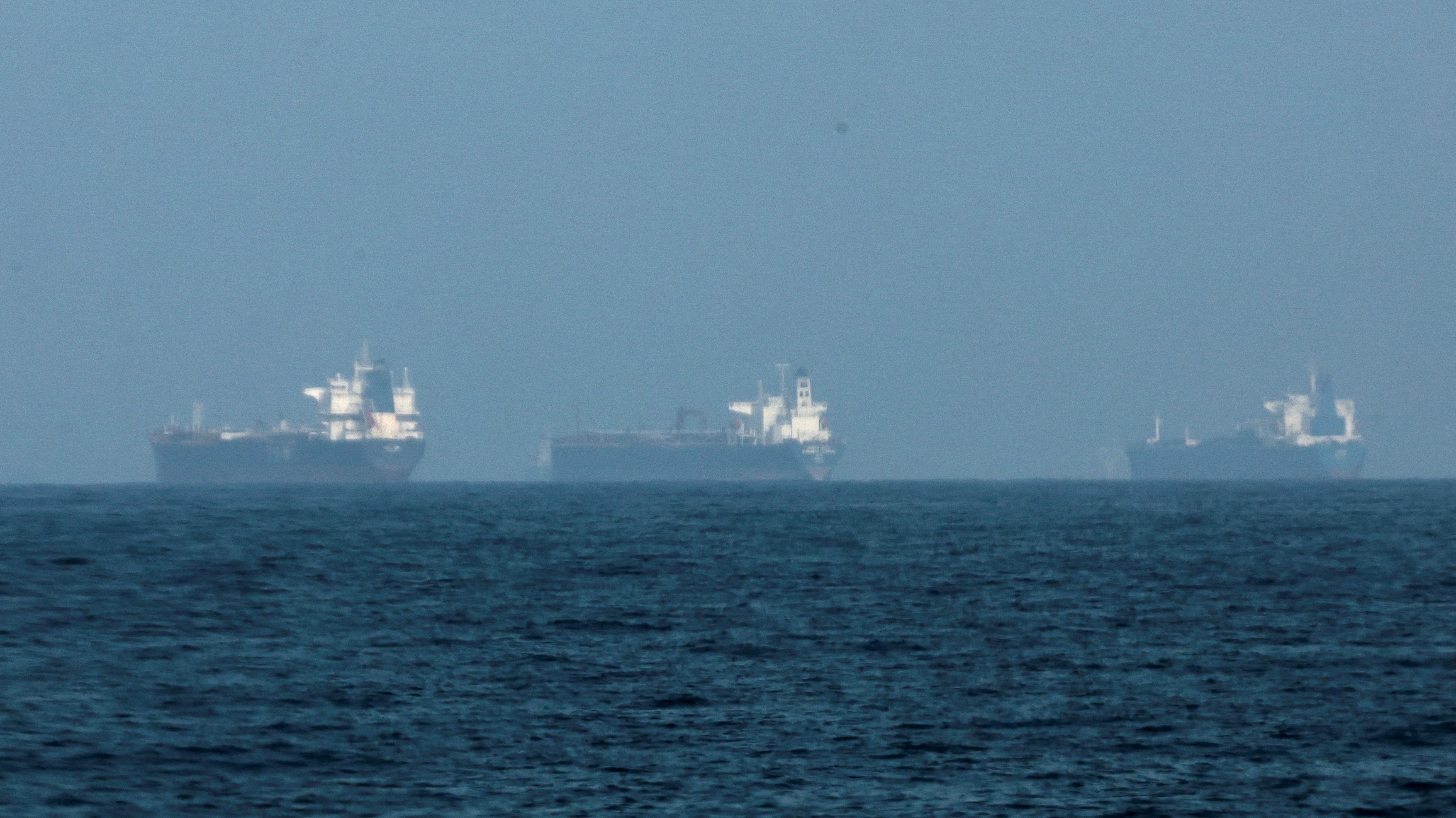 Petroleiros fronte á costa de Fujairah. REUTERS/Amr Alfiky/Arquivo