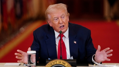 Imaxe de Donald Trump na Casa Branca este venres. REUTERS/Nathan Howard