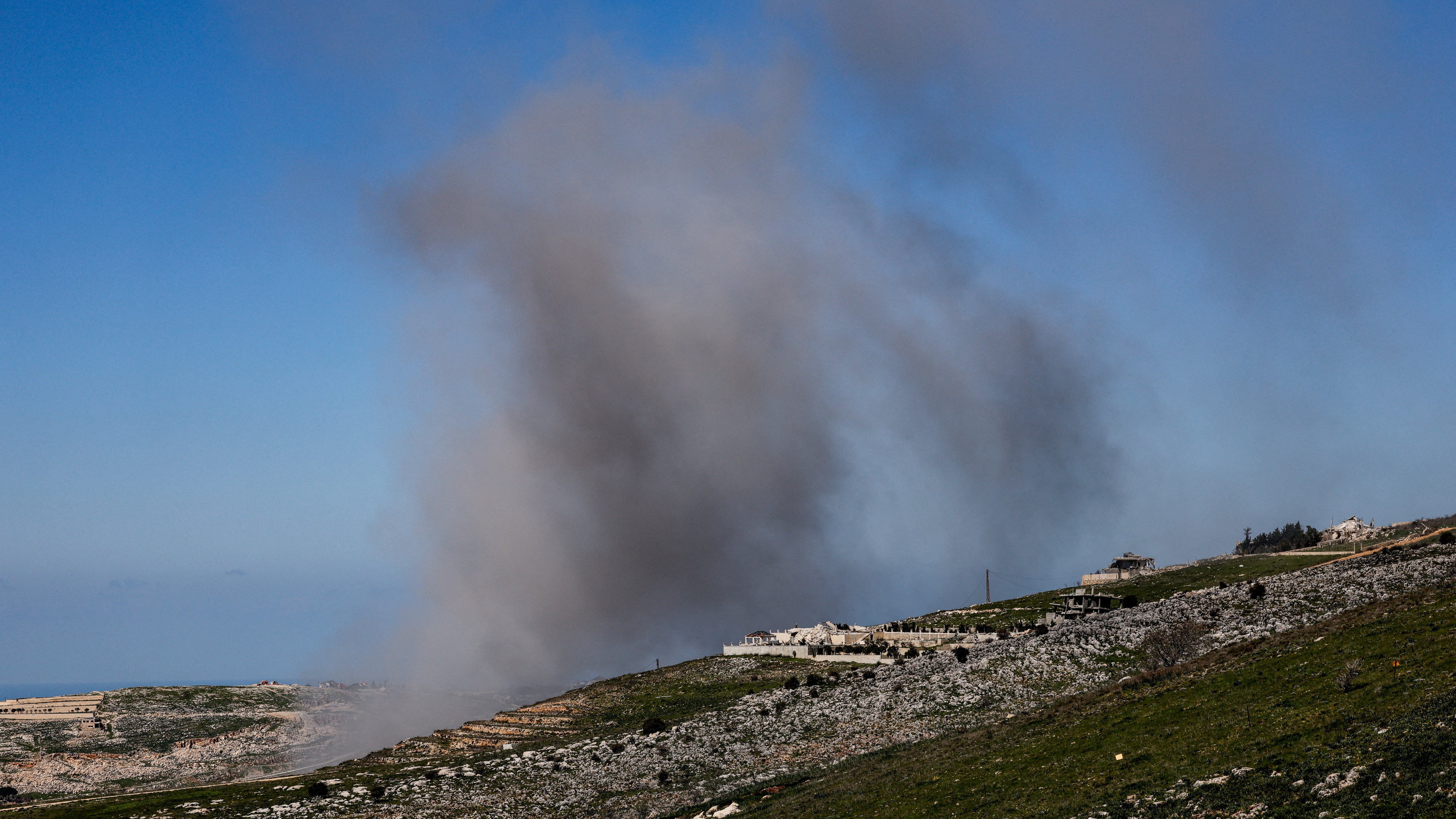 Ataque israelí na fronteira co Líbano. REUTERS/Amir Cohen