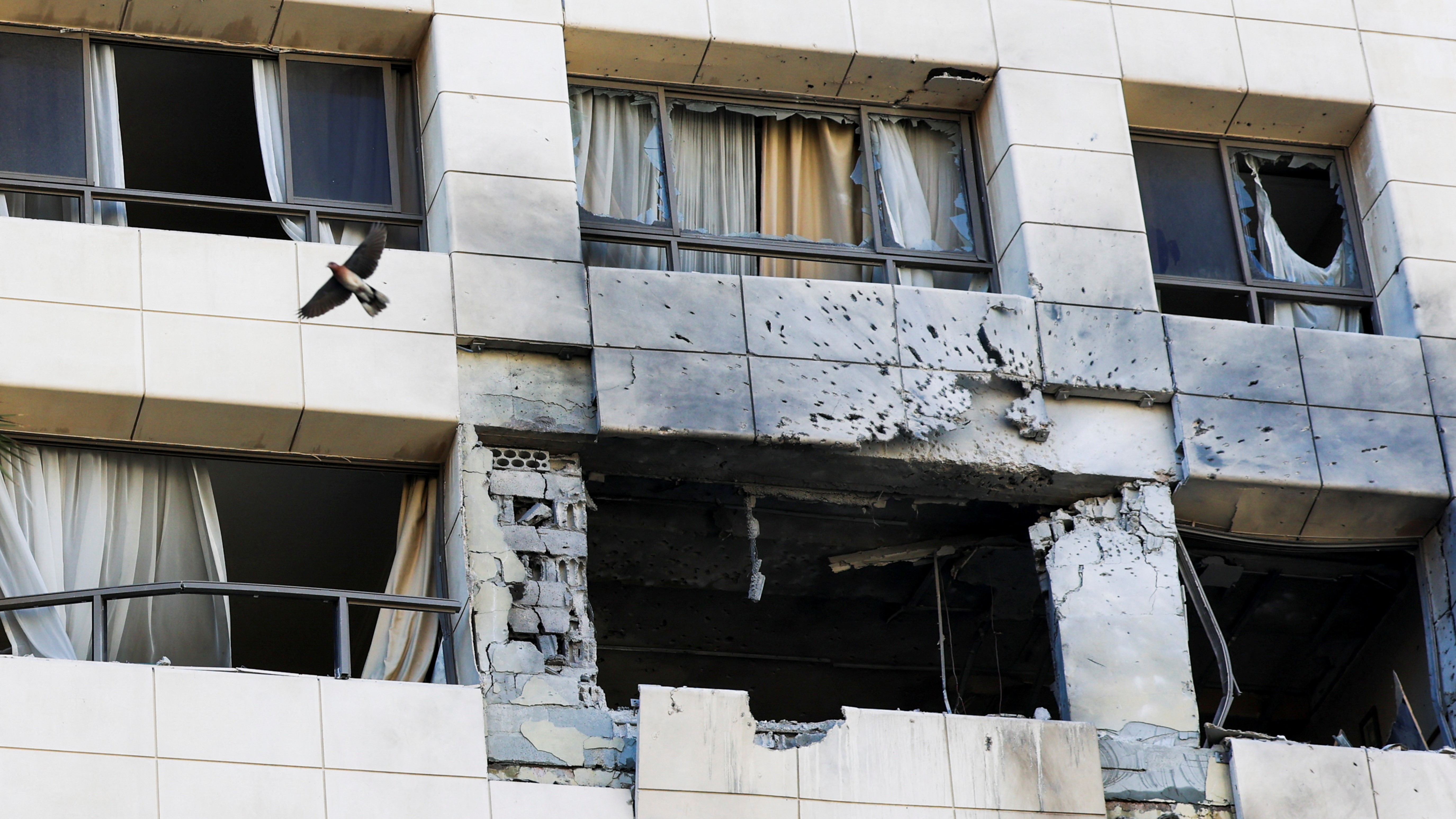 O hotel atacado no centro de Beirut. REUTERS/Claudia Greco.